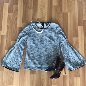 Banana Republic XS Flare Sleeve Top ✨